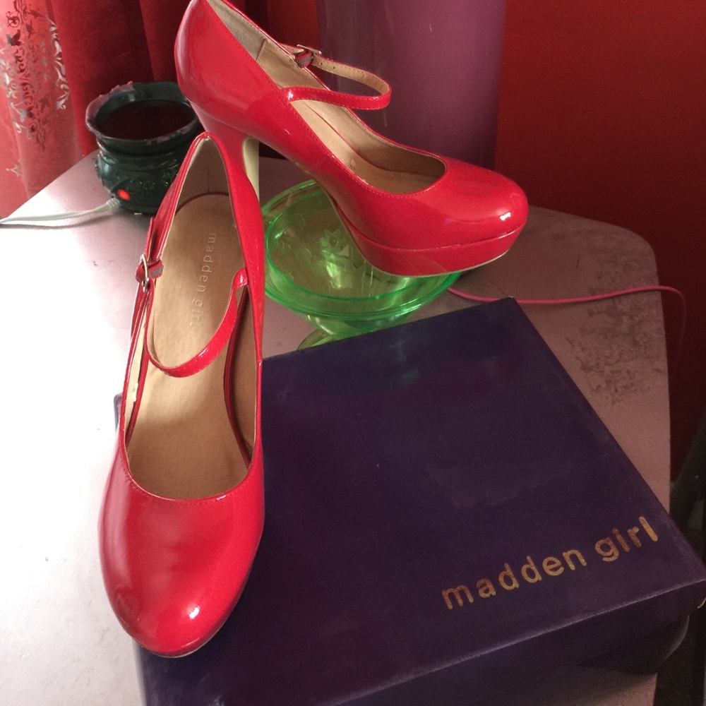 Mary Jane pumps