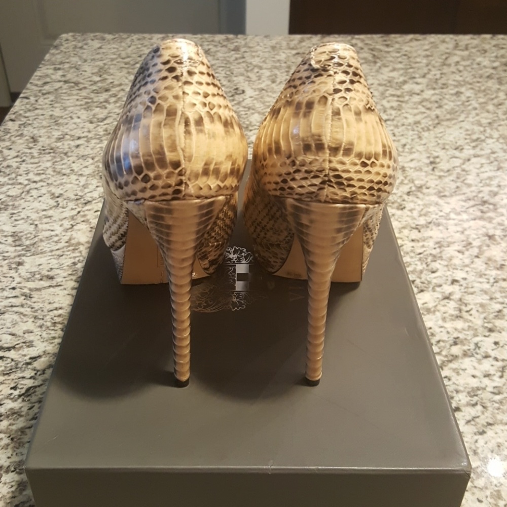 Vince Camuto Pumps