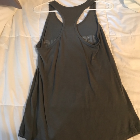 Razorback workout tank - Picture 2 of 2