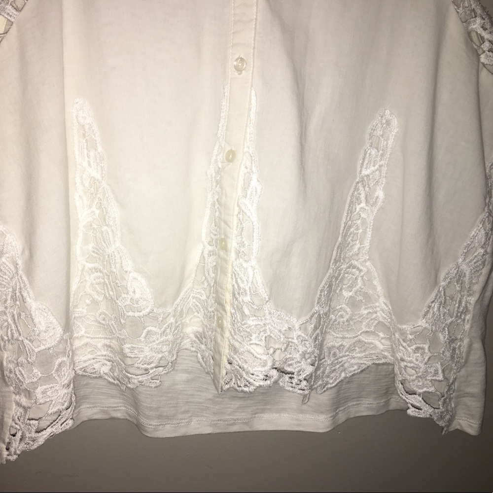 size M white blouse with lace detailing - Picture 3 of 4