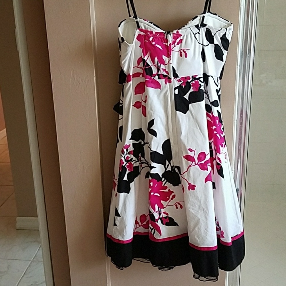 Dress - Picture 2 of 3