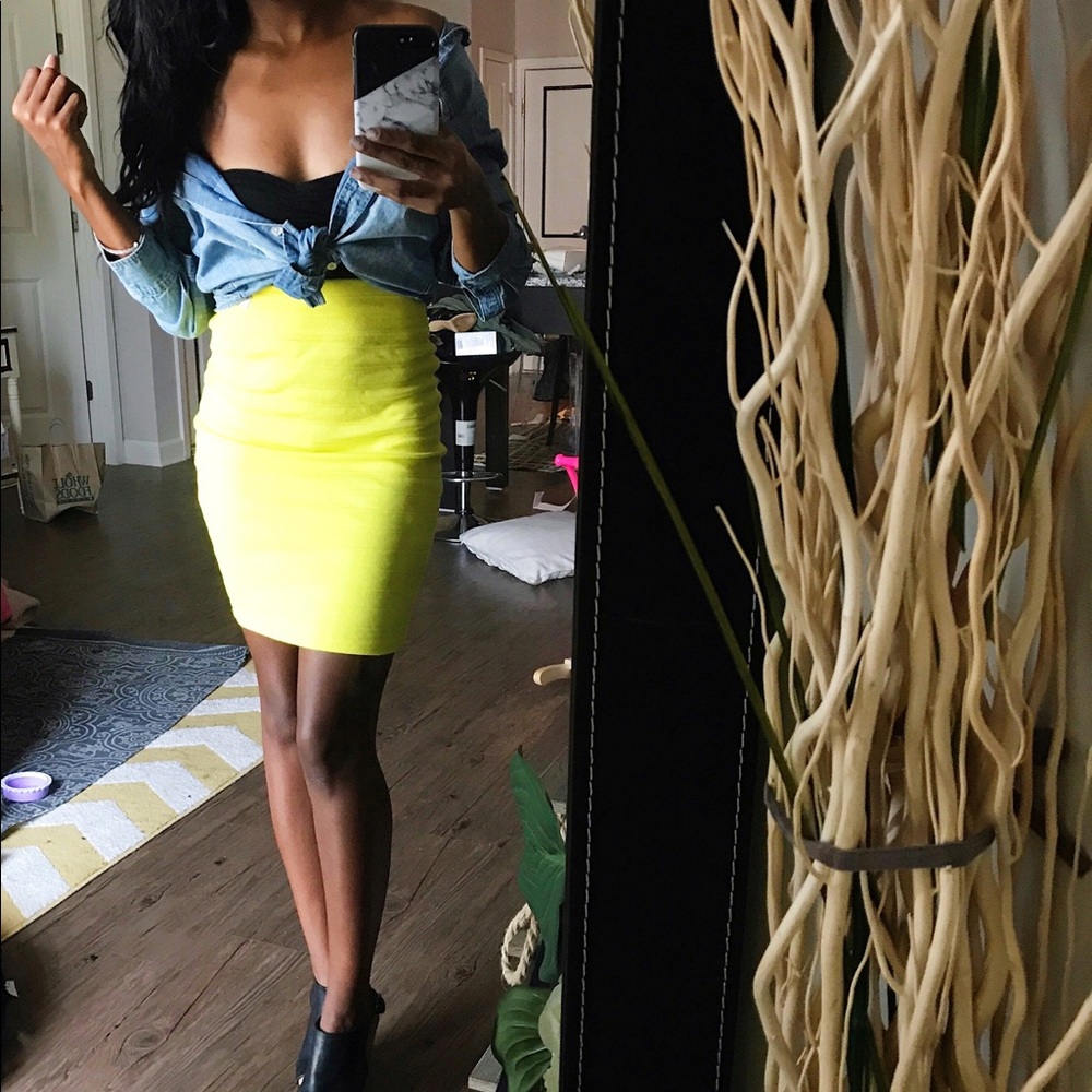 F21 neon yellow midi body con skirt // size small