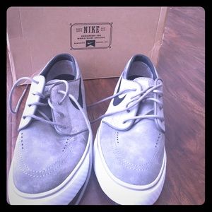 Men's size 10 brand new Nike's