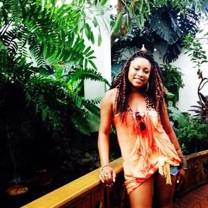 Meet your Posher, Tiara