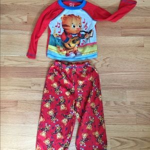 Daniel Tiger 3T boys pajamas