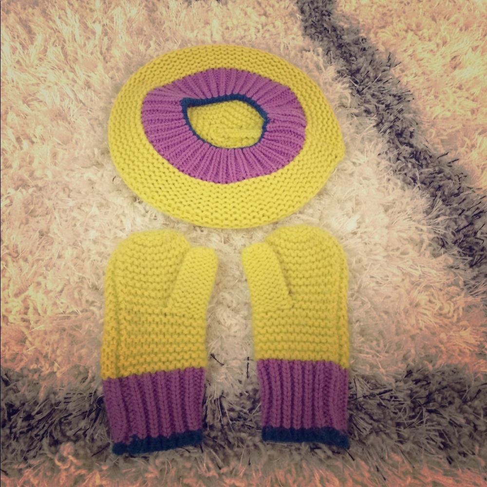 Mini Boden hat and mittens 2-6y
