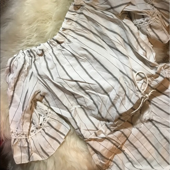 Off-Shoulder Romper - Picture 4 of 4