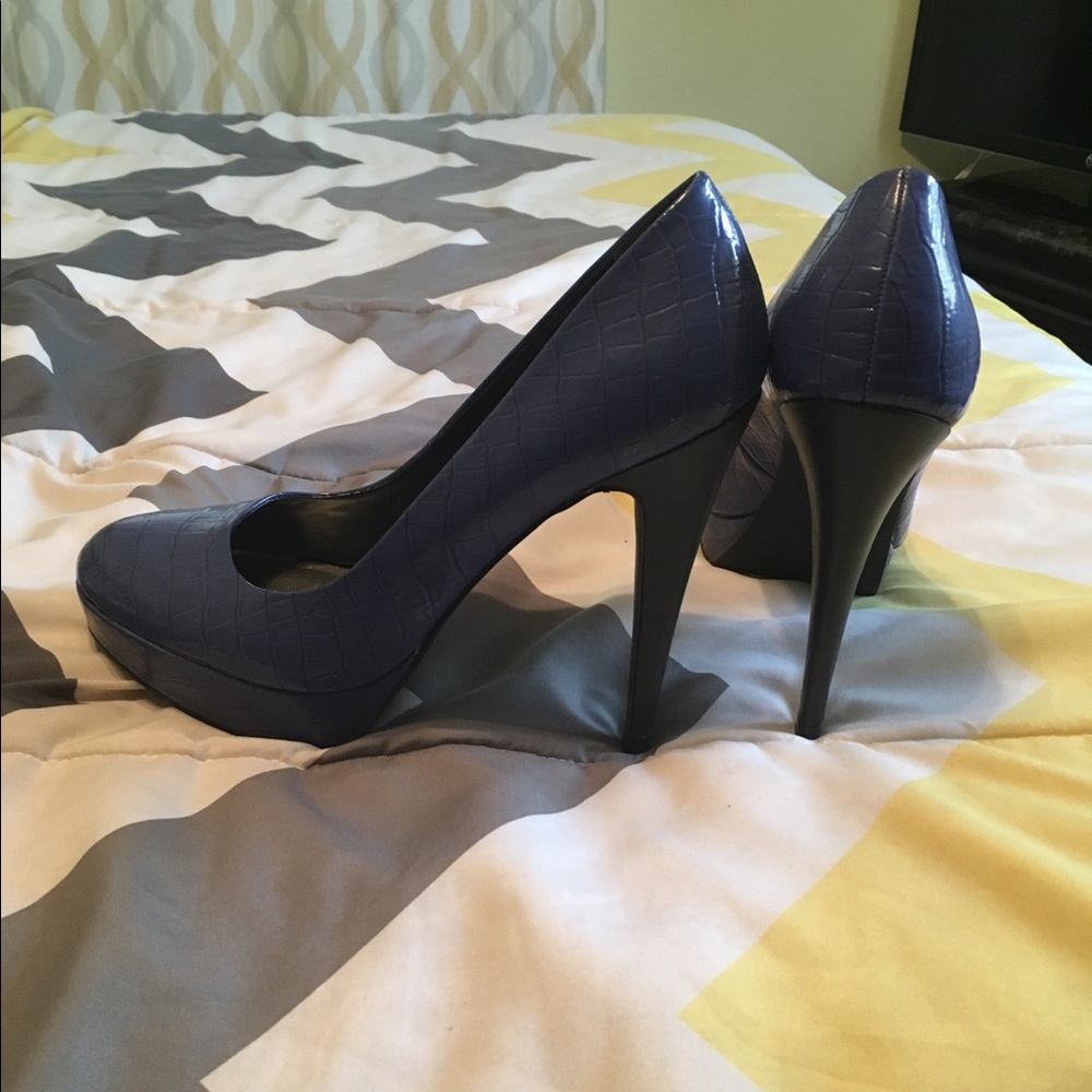 Guess Heels - Picture 3 of 3