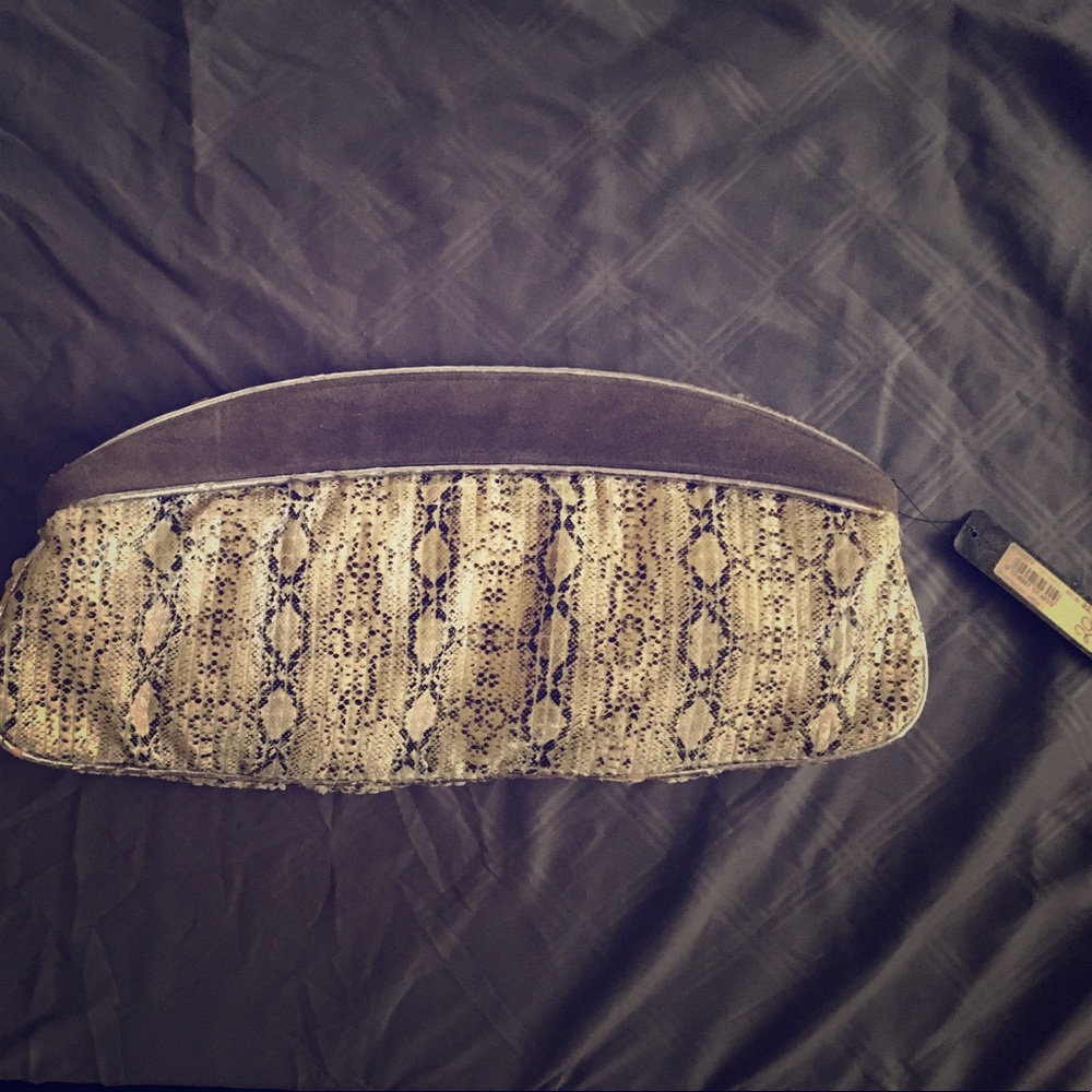 Vintage style clutch