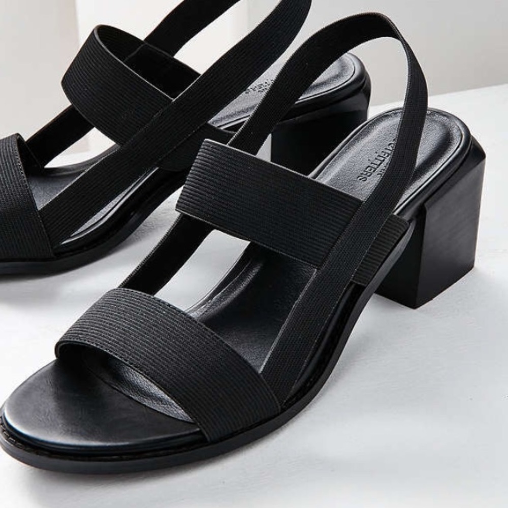 Elastic slingback heel