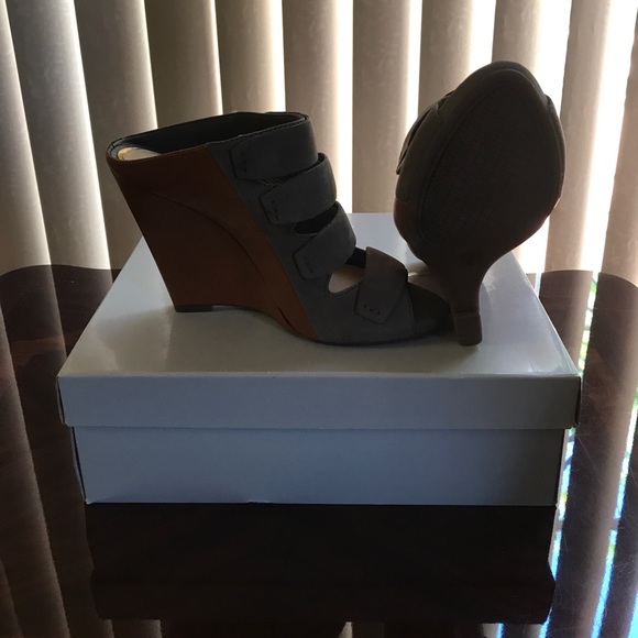 Jessica Simpson wedge sandals. - Picture 3 of 4