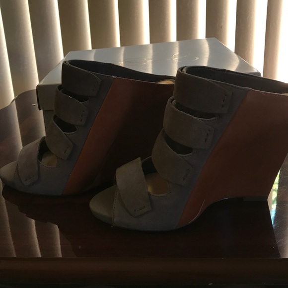 Jessica Simpson wedge sandals. - Picture 4 of 4