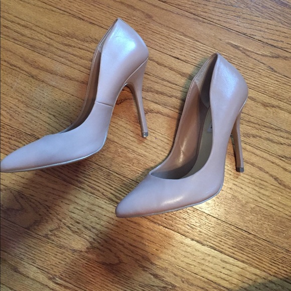 Steve Madden Shoes - Steve Madden Nude Leather Pumps Steve Madden Shoes - Steve Madden Nude Leather Pumps