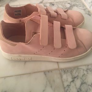 Light pink Velcro Adidas suede Stan smiths size 6