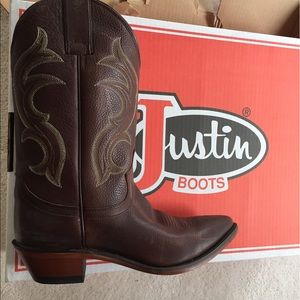 New Justin Cowboy Boots