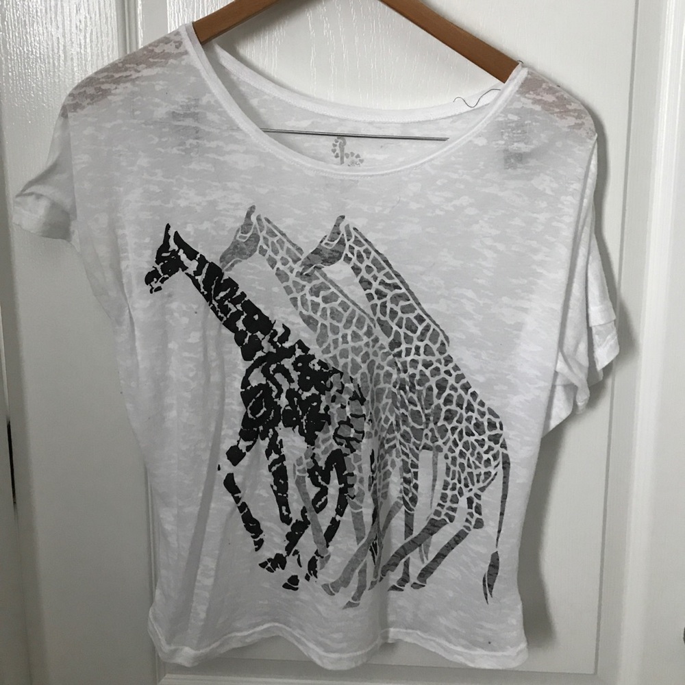 💐 Semi sheer short sleeve top with giraffes💐
