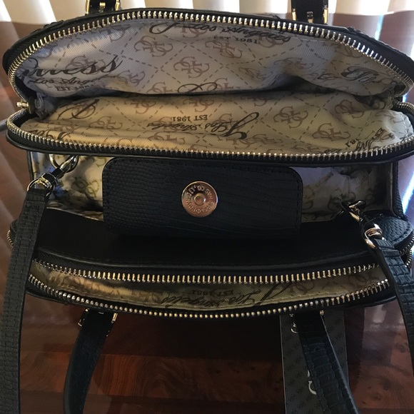 Black guess, small bag. - Picture 3 of 3