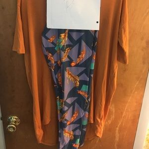 LuLaRoe Outfit TC Feather Leggings, and S Irma