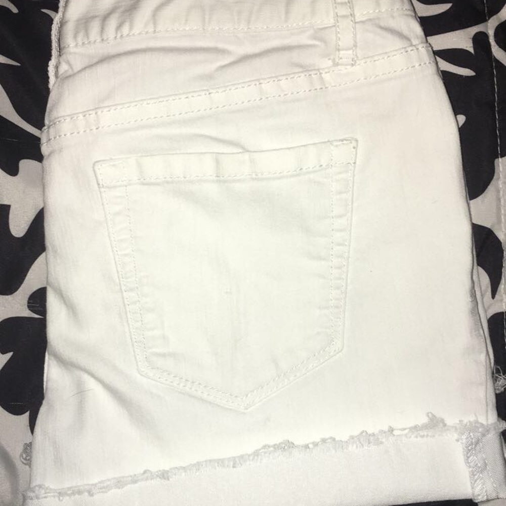 Shorts - Picture 2 of 3