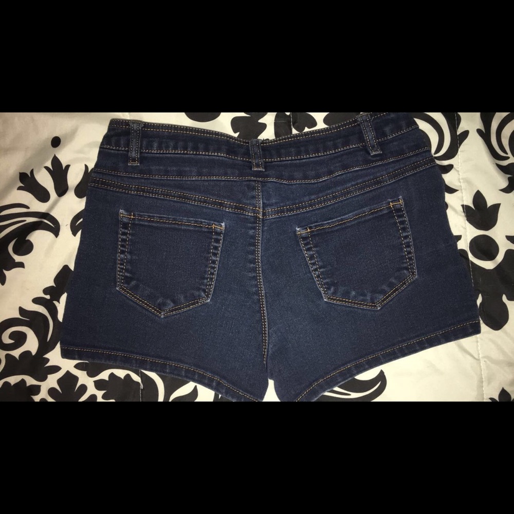 Shorts - Picture 2 of 3