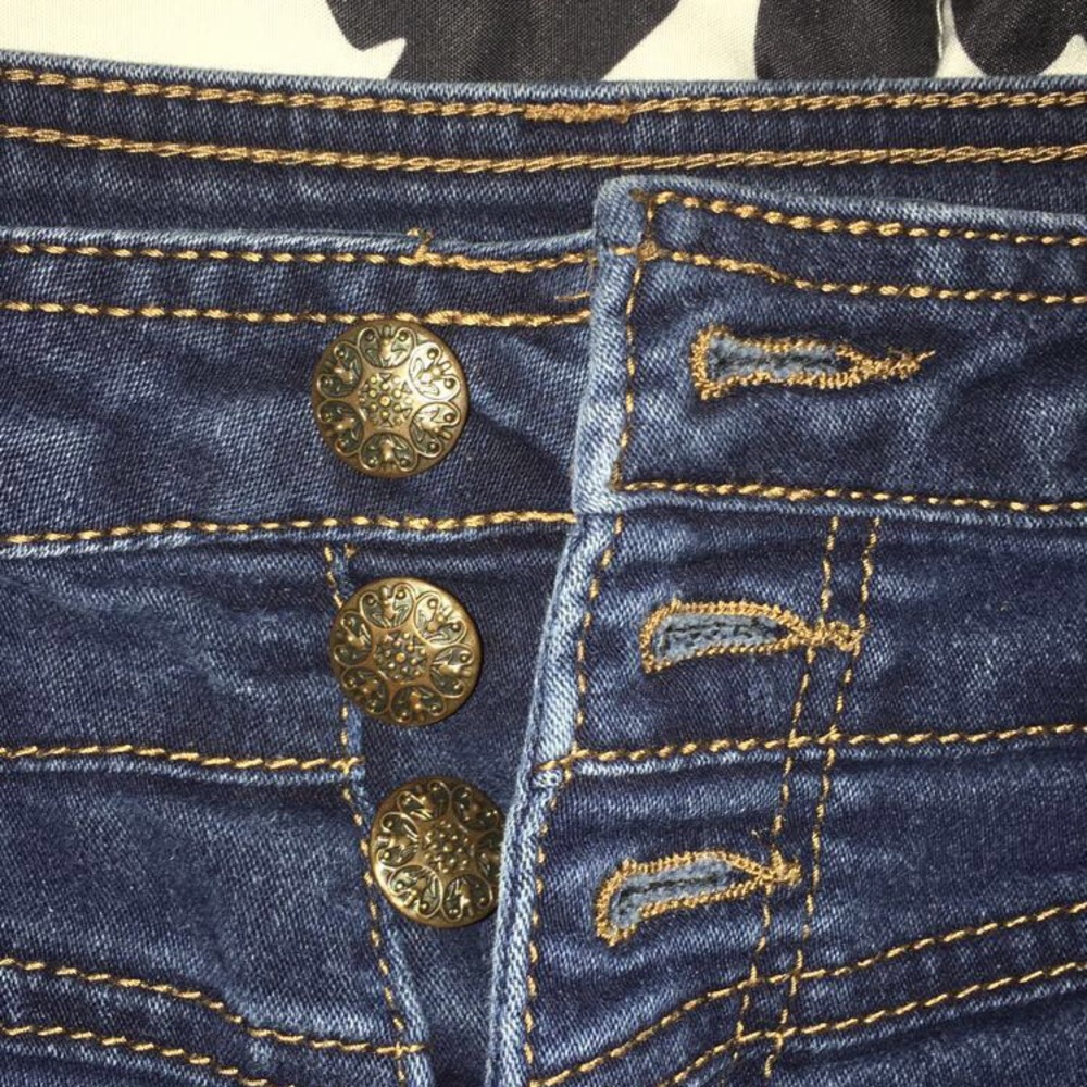 Shorts - Picture 3 of 3