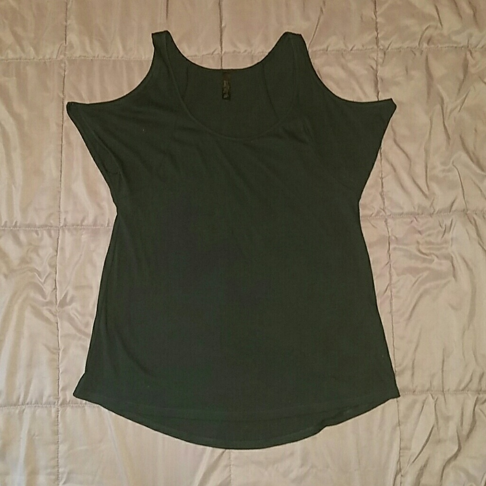 😎Black Cut Out Cold Shoulder T-shirt😎