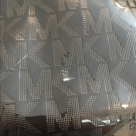 Black Michael kors purse. Great condition. - Picture 2 of 6