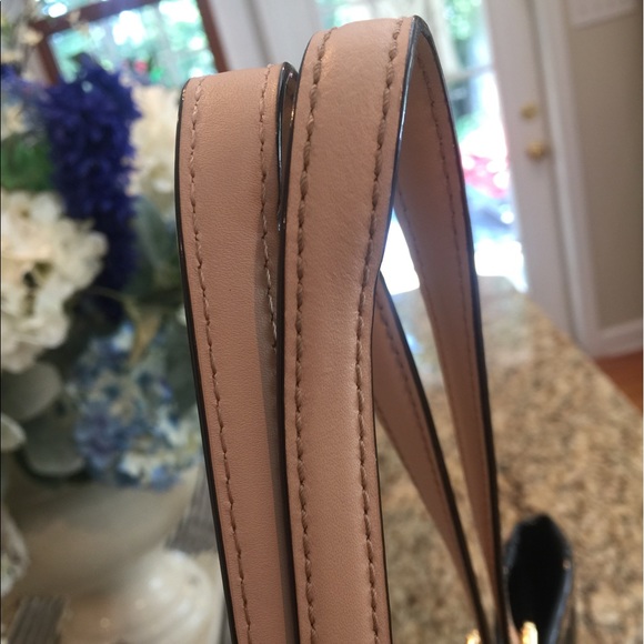 Black Michael kors purse. Great condition. - Picture 3 of 6