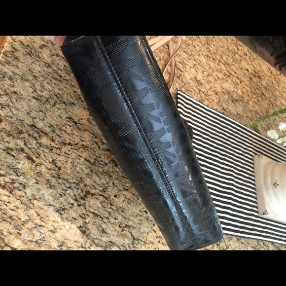 Black Michael kors purse. Great condition. - Picture 6 of 6