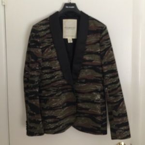 Camouflage dinner jacket