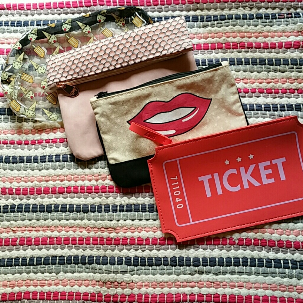 4 Ipsy make up bags-never used.