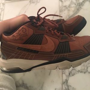 Brown very rare Nike men's sneakers size 9.