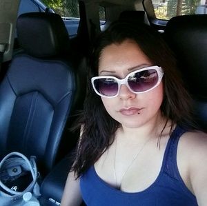 Meet your Posher, Yolanda