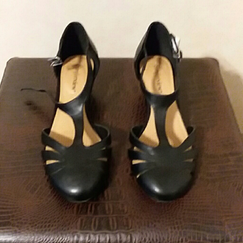 Heel shoes