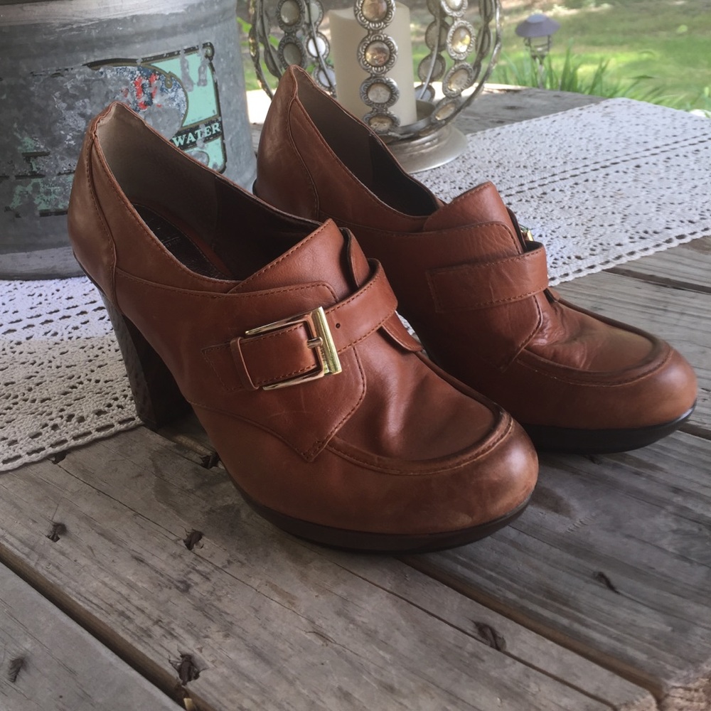 Sofft wood look distressed leather heels w/buckles