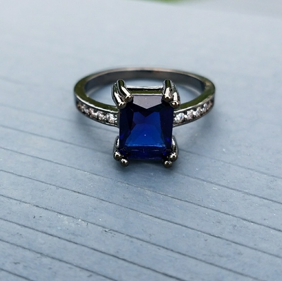 New black gold filled blue cubic zirconia ring - Picture 4 of 4