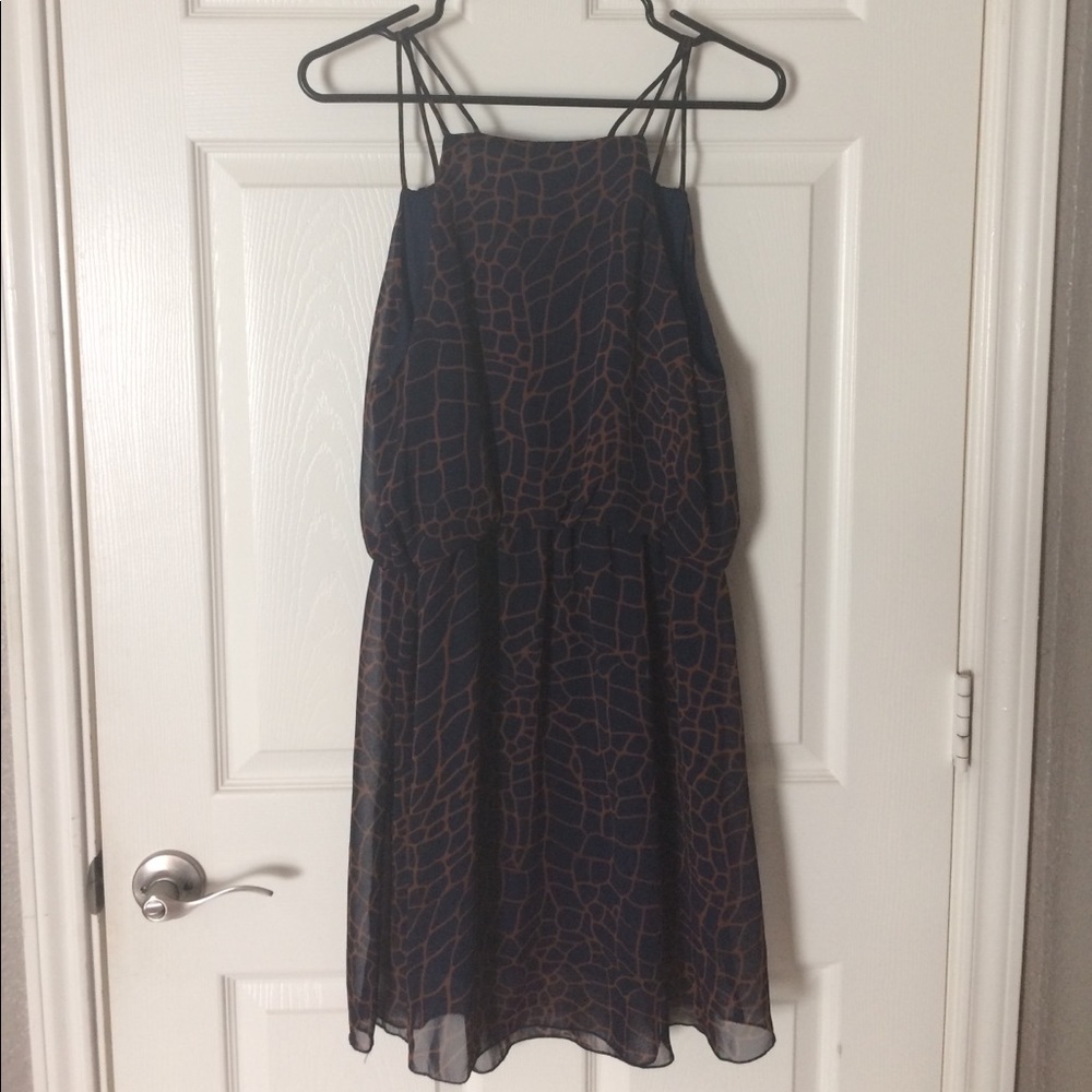 Final touch printed v-neck dress - Picture 2 of 4