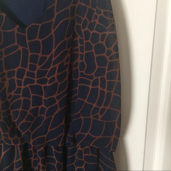 Final touch printed v-neck dress - Picture 4 of 4