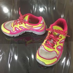 Under Armour Girls Sneakers Size 13.5