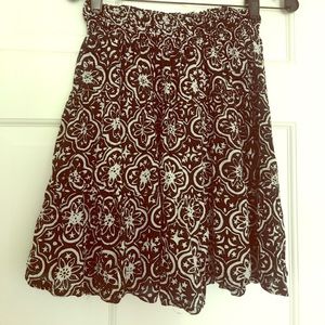 Cute black print skirt