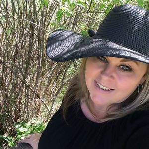 Meet your Posher, Becky