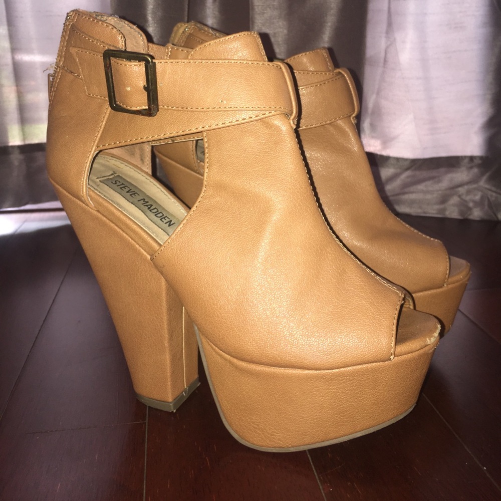 SALE Steve Madden tan platform