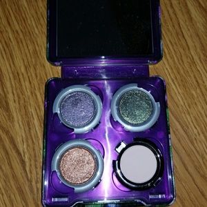 Urban decay palette and 4 shadows