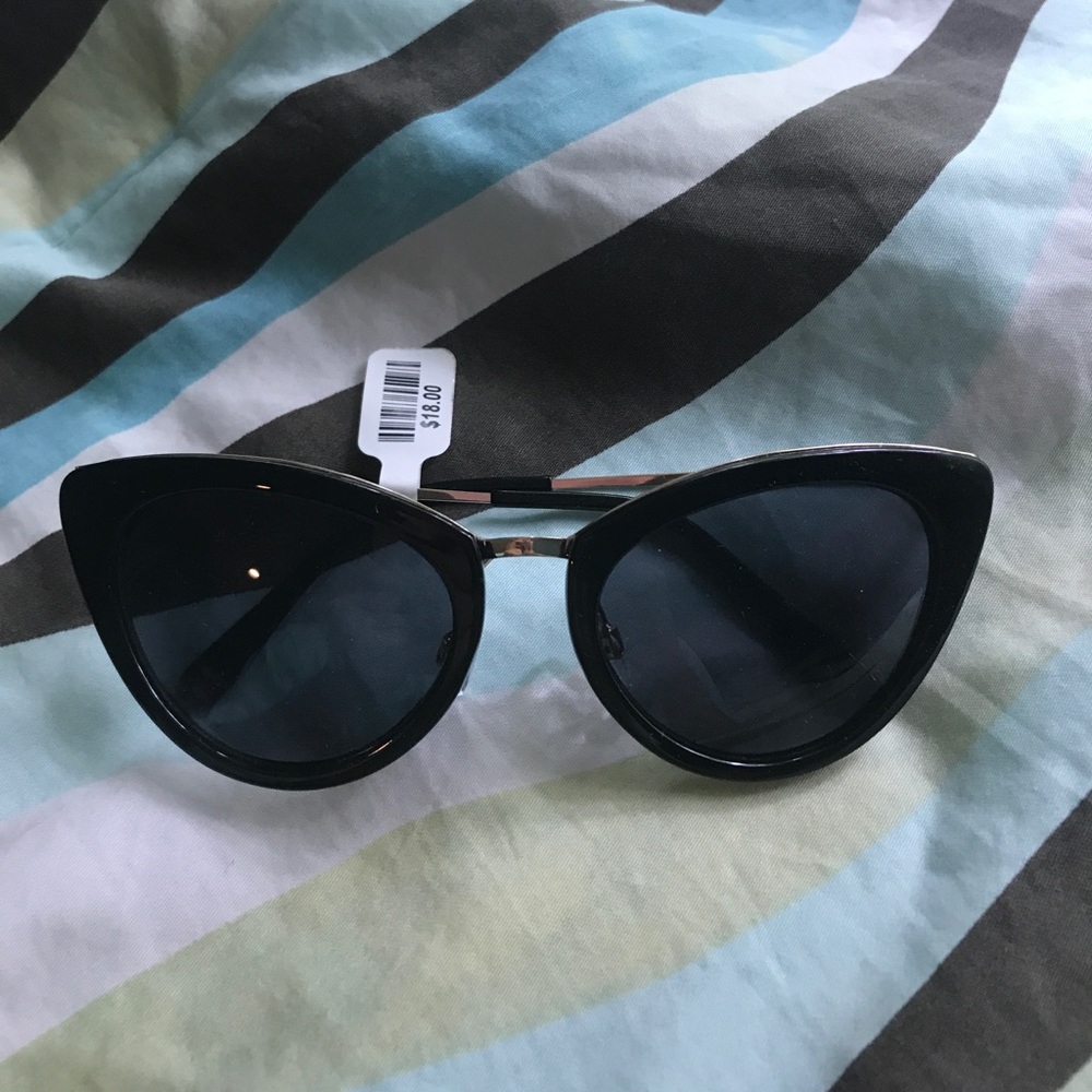 Urban Outfitters sunglasses NWT