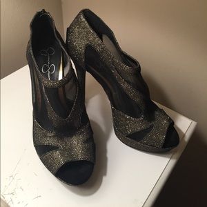 Jessica Simpson gold/black pumps