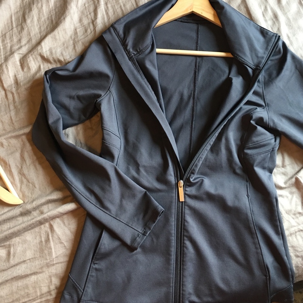 DriFit Jacket Under Amour fitted with pockets