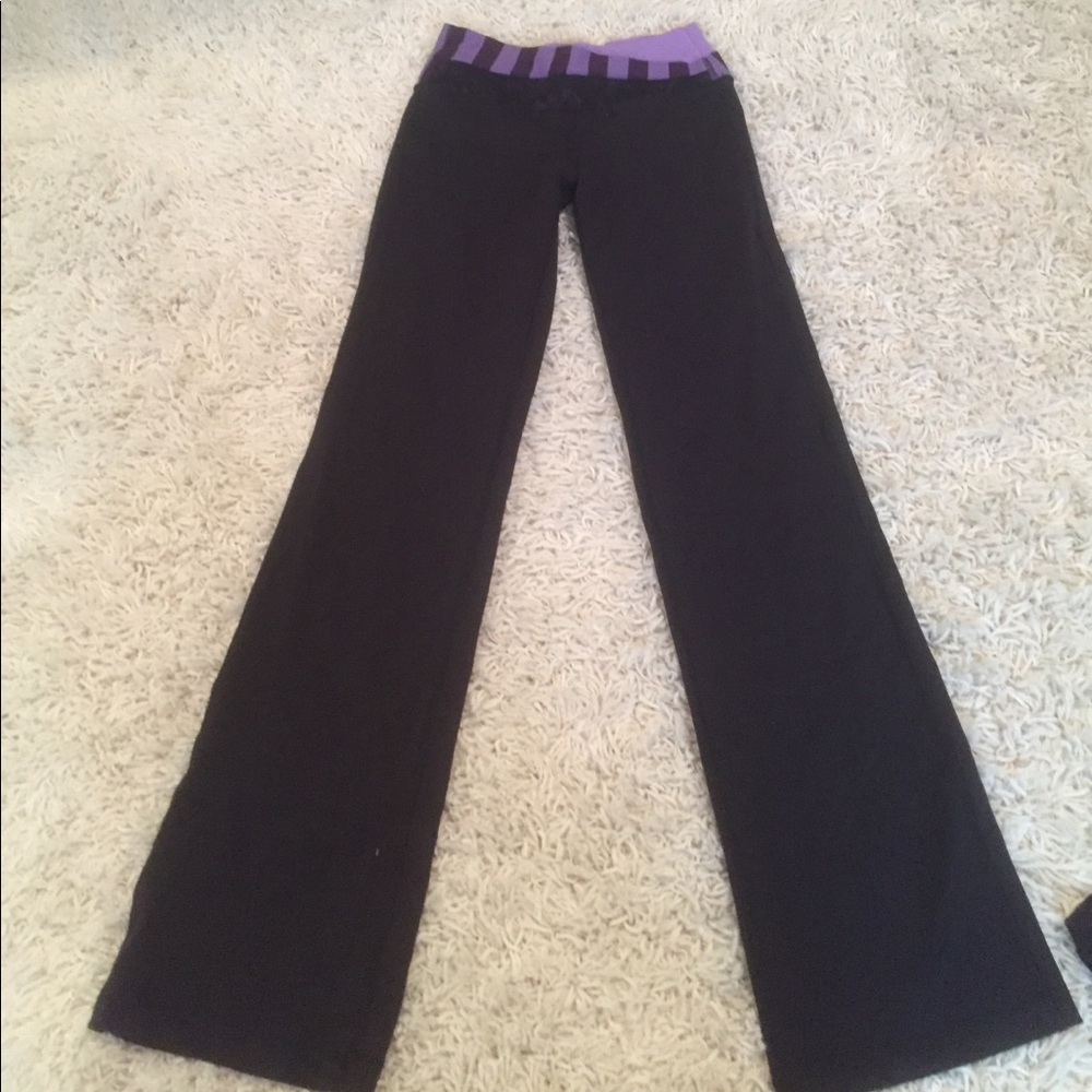Black lululemon yoga pants with purple waist line