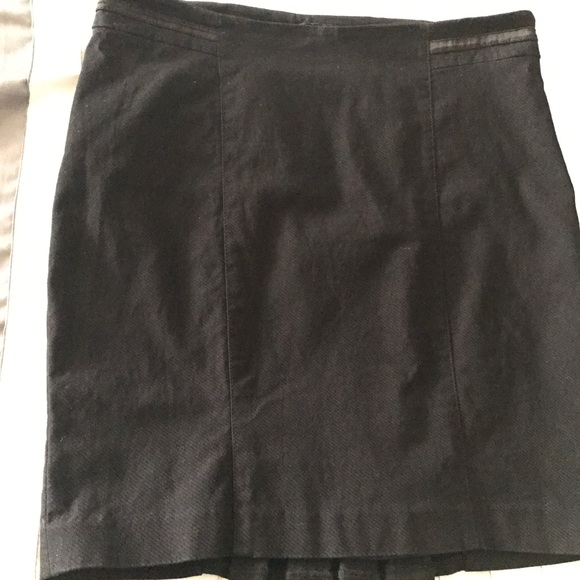 Above the knee fitted skirt - Picture 1 of 5