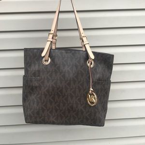Michael Kors Jet Set Signature Tote