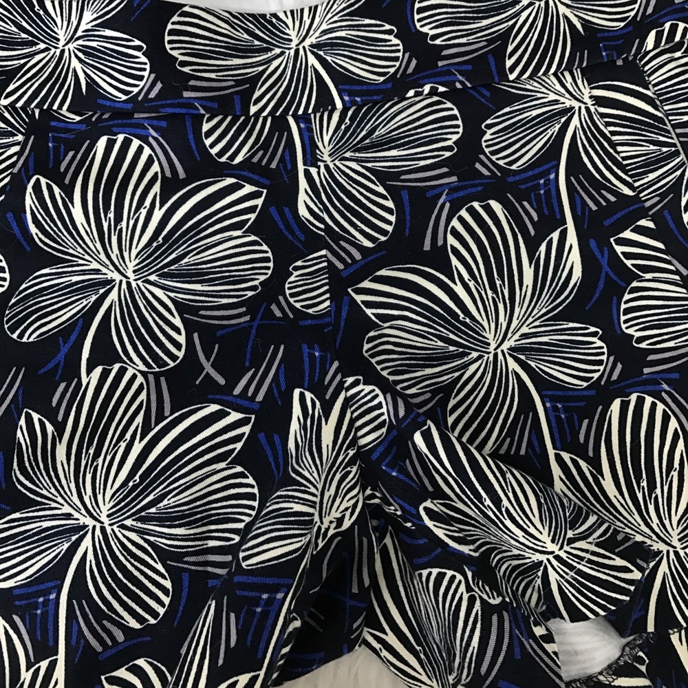 NWOT J.Crew Flower Navy Petal Printed Chino Shorts - Picture 7 of 7